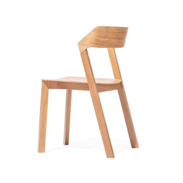 477d96756308ec715a7c1534801cc319.jpg Modern Curved Back Chair - Ergonomic Design with Smooth Lines, Minimalist Seating for Home/Office