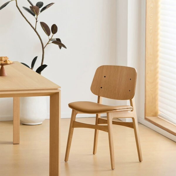 Modern Curved Back Chair - Ergonomic Design with Smooth Lines, Minimalist Seating for Home/Office