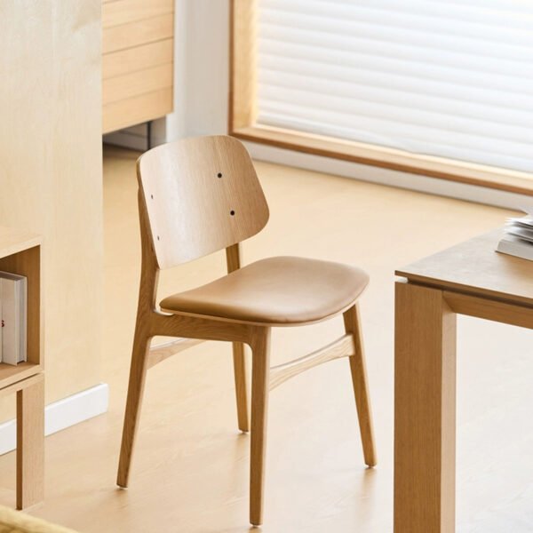 Modern Curved Back Chair - Ergonomic Design with Smooth Lines, Minimalist Seating for Home/Office
