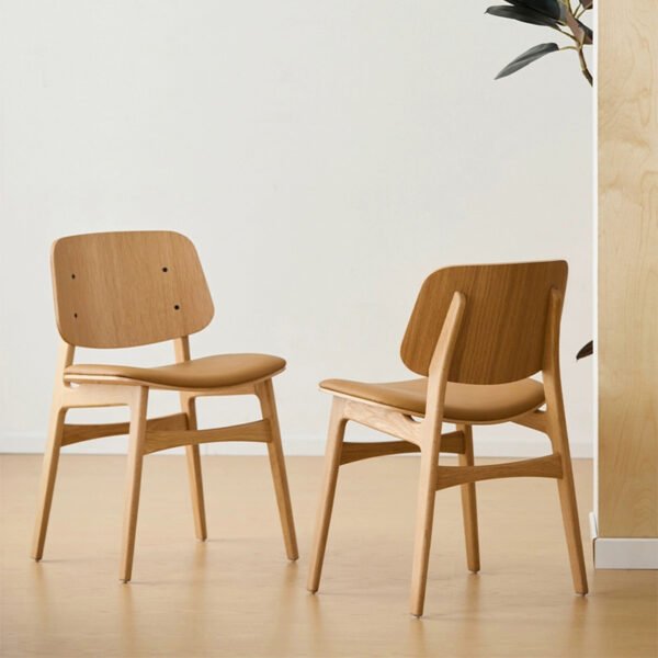 Modern Curved Back Chair - Ergonomic Design with Smooth Lines, Minimalist Seating for Home/Office